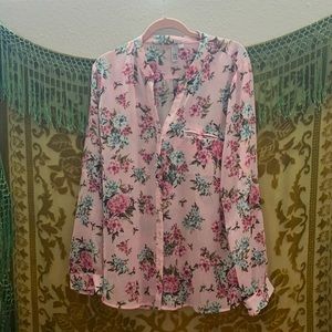 Long sleeve floral button down. Runs like a large.